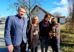 Margrit Coates djelatnike „Dumovca“ poučavala kako komunicirati sa životinjama