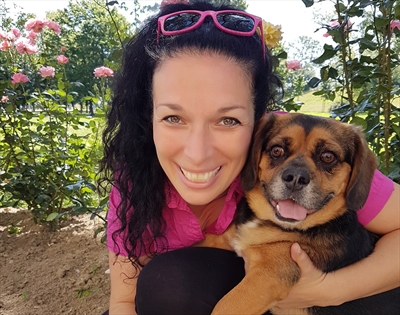 LELA KAPLOWITZ UOČI KONCERTA ZA NOINU ARKU I NAŠE SKLONIŠTE: „ZEN, UDOMLJEN IZ DUMOVCA, OBOGATIO NAM JE ŽIVOT“